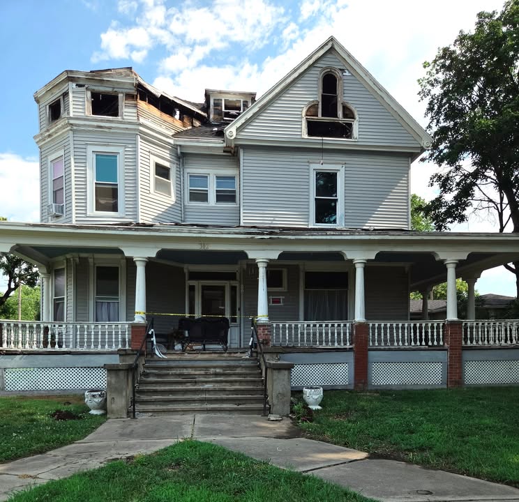 Iola Public Library